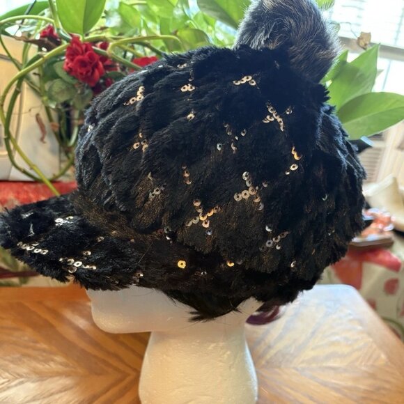 Beret Visor Beanie Cap Sequins Faux Fur Pom Pom Women's NEW - Picture 4 of 10